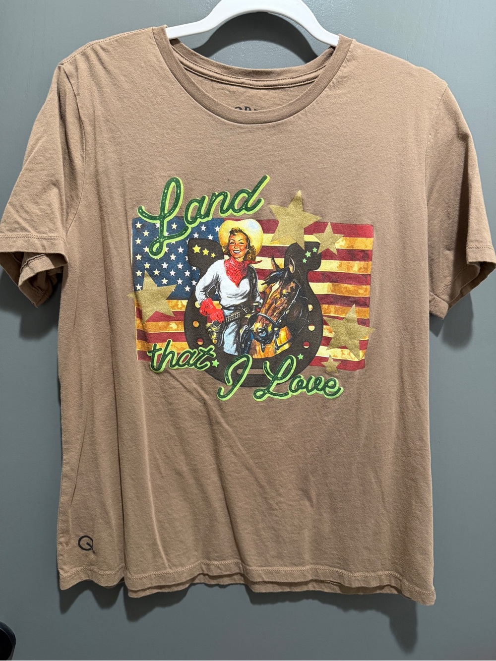 Rodeo Quincy Women's Tan Short-Sleeve Graphic Tee - 'Land That I Love'
